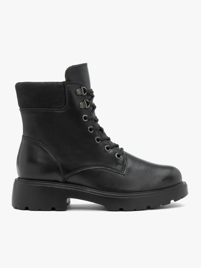 Schwarze Stiefel aus Leder und Nubuk