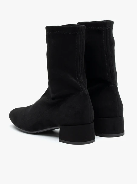 Schwarze Stoffstiefel