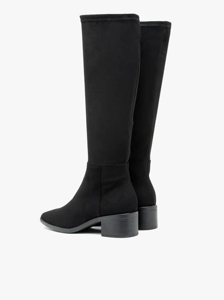 Schwarze isolierte Stiefel mit elastischem Schaft