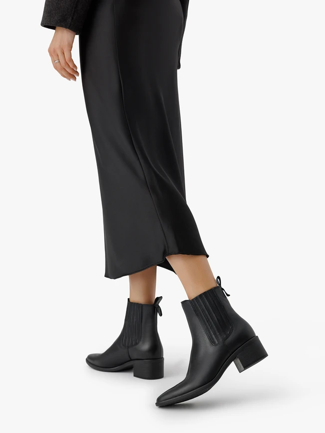 Schwarze Stiletto-Absätze aus Leder