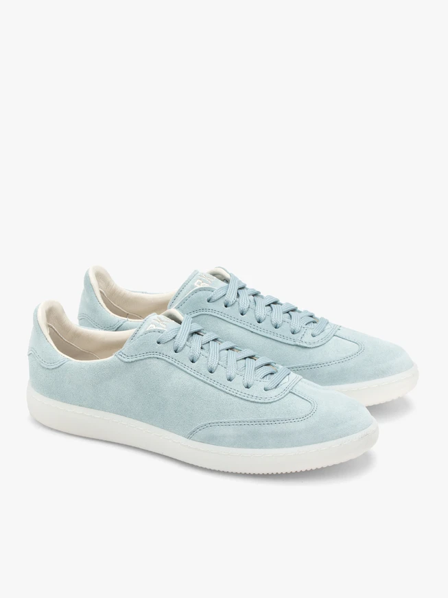 Hellblaue Sporthalbschuhe zum Schnüren