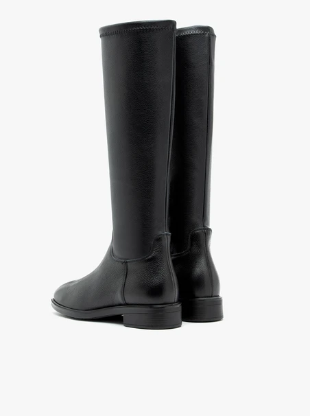 Schwarze Stiefel mit elastischem Schaft