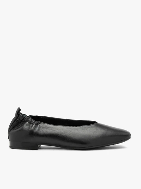 Schwarze Ballerinas mit quadratischer Zehe