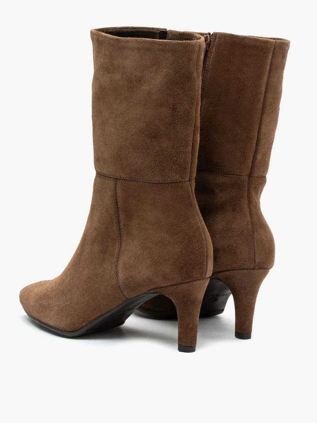 Braune höhere Velourslederstiefel