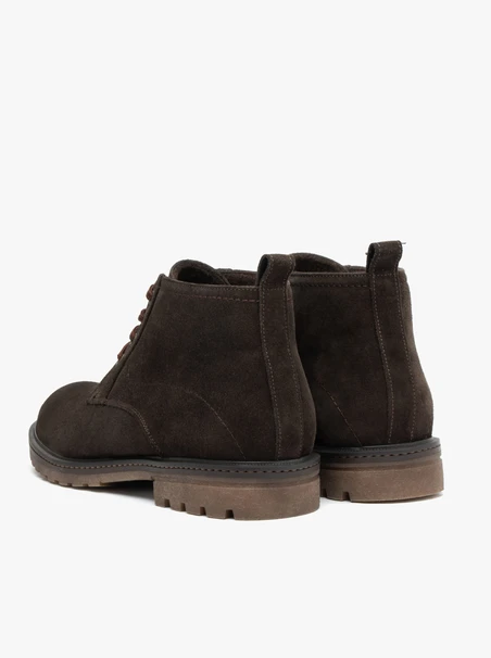 Braune isolierte Velourslederstiefel