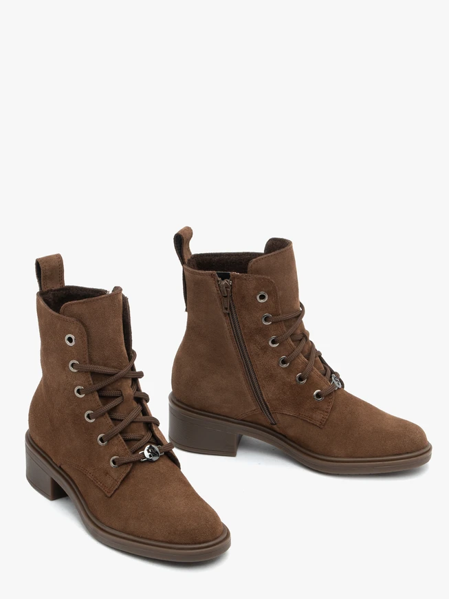 Braune Velourslederstiefel