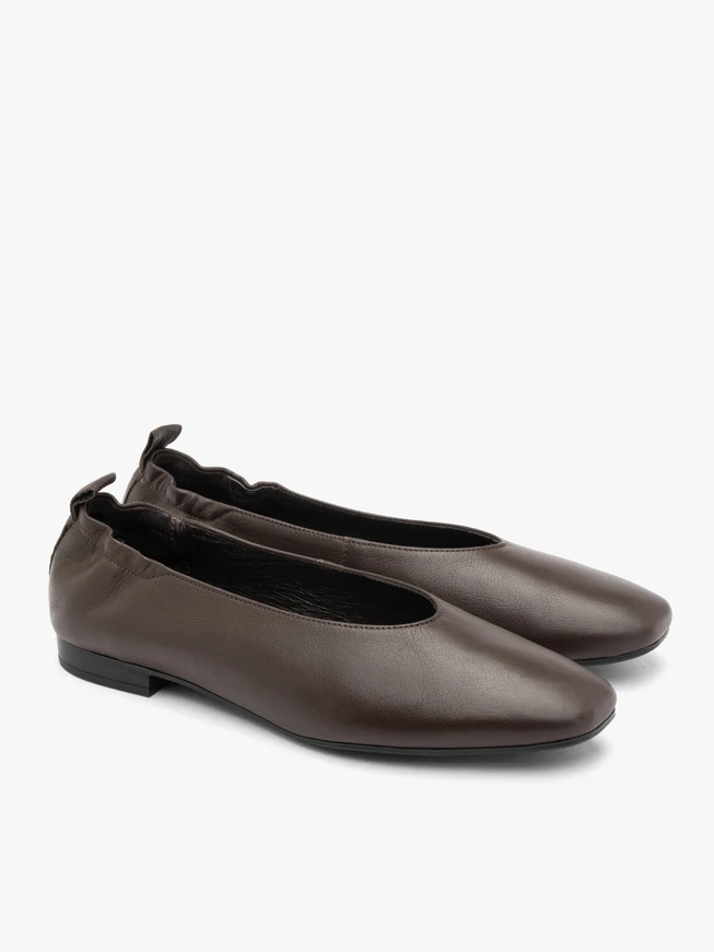 Braune Ballerinas mit eckiger Zehe