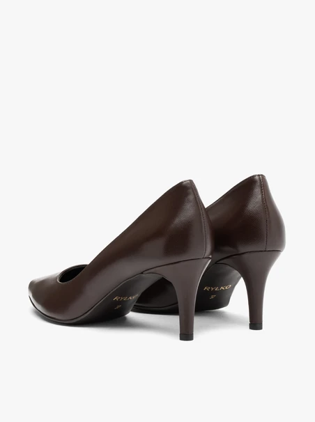 Pumps aus genarbtem Leder in Schokolade