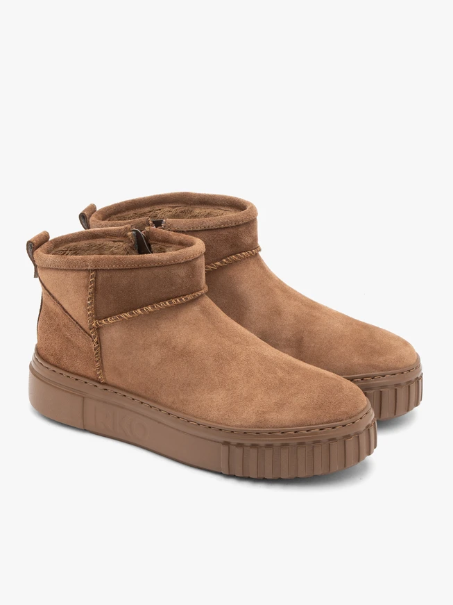 Rote Velours-Schneestiefel mit leichtem Boden