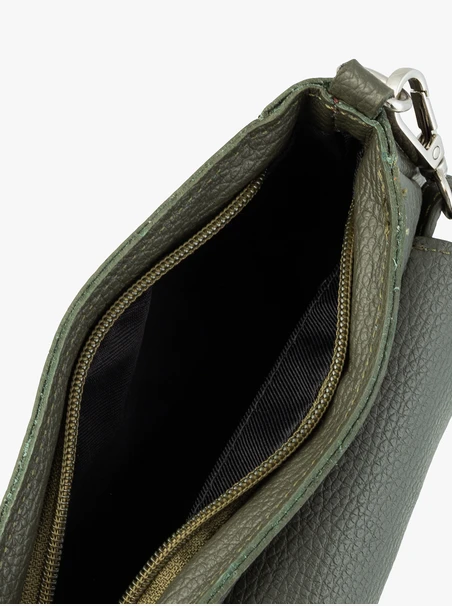 Kleine olivgrüne Handtasche