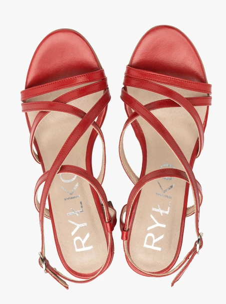 Rote Damensandalen mit kräftigem Absatz