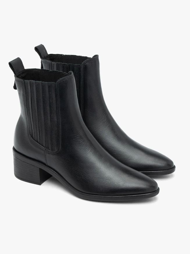 Schwarze Stiletto-Absätze aus Leder