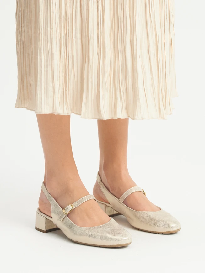Pumps mit niedrigem Absatz aus Platin