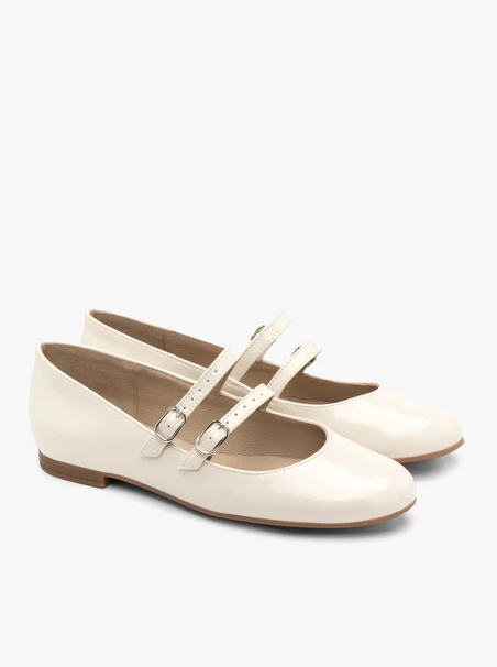Lackierte Ballerinas mit zwei Riemen