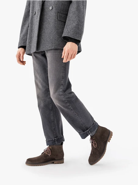 Braune isolierte Velourslederstiefel