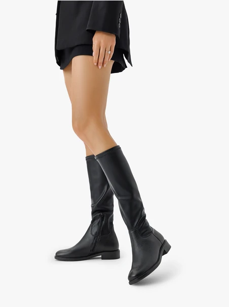 Schwarze Stiefel mit elastischem Schaft