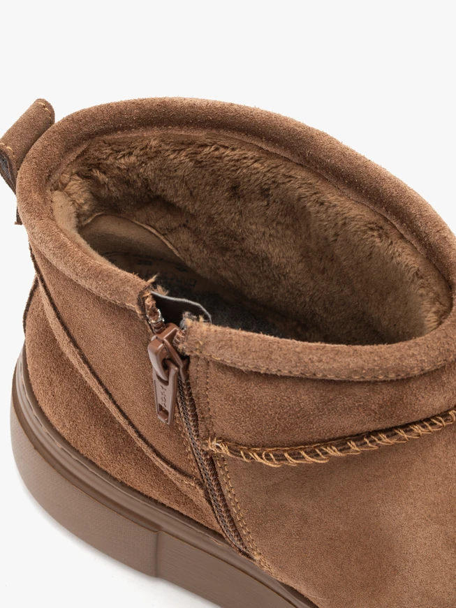 Rote Velours-Schneestiefel mit leichtem Boden