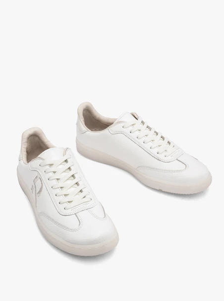 Weiße halbe Sportschuhe mit dekorativer Stickerei