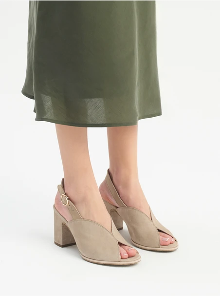 Beige Damen-Sandalen mit Absatz