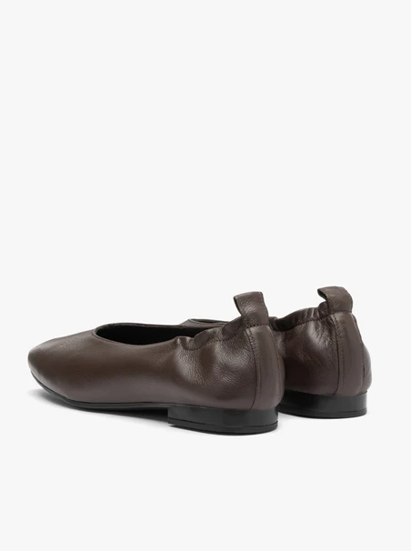 Braune Ballerinas mit eckiger Zehe