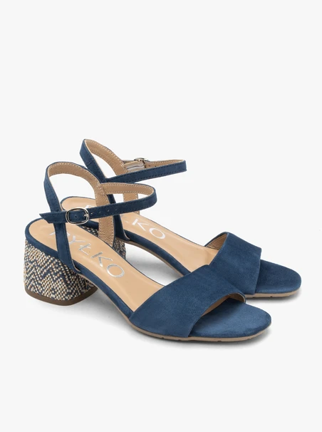 Marineblaue Sandalen mit dekorativem Blockabsatz
