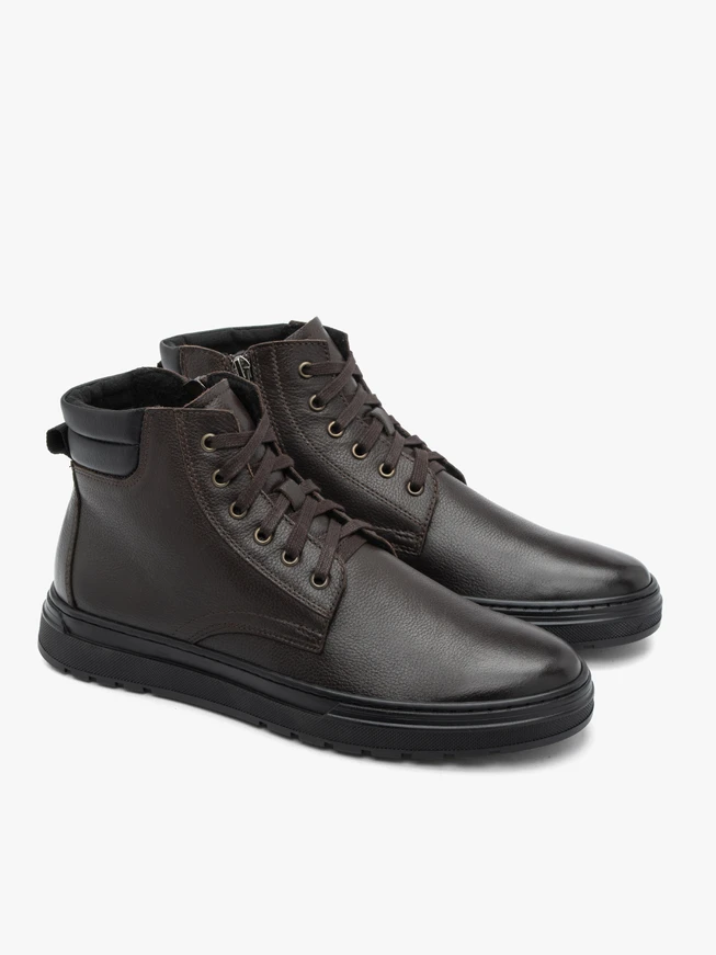 Braune isolierte Lederstiefel