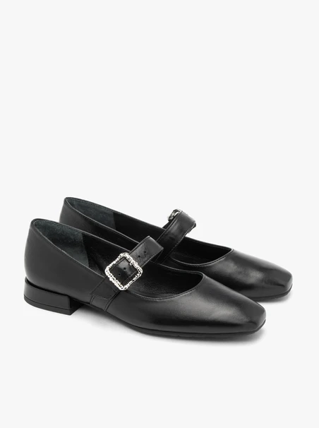 Schwarze Ballerinas mit Zierschnalle