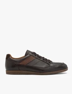 Braune Sporthalbschuhe