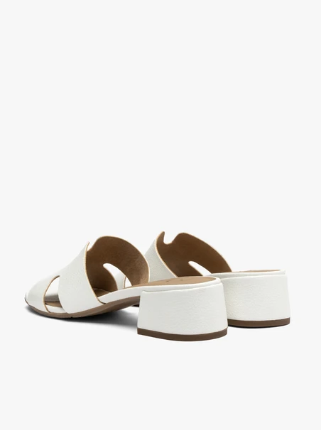 Weiße Damen-Flip-Flops mit kleinem Absatz
