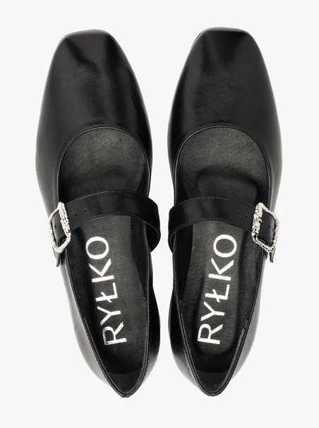 Schwarze Ballerinas mit Zierschnalle