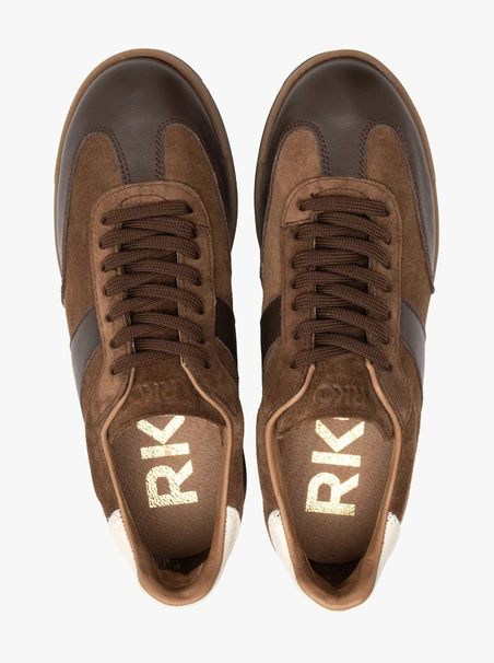 Braune Sporthalbschuhe