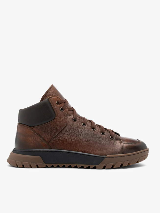 Braune Sportstiefel