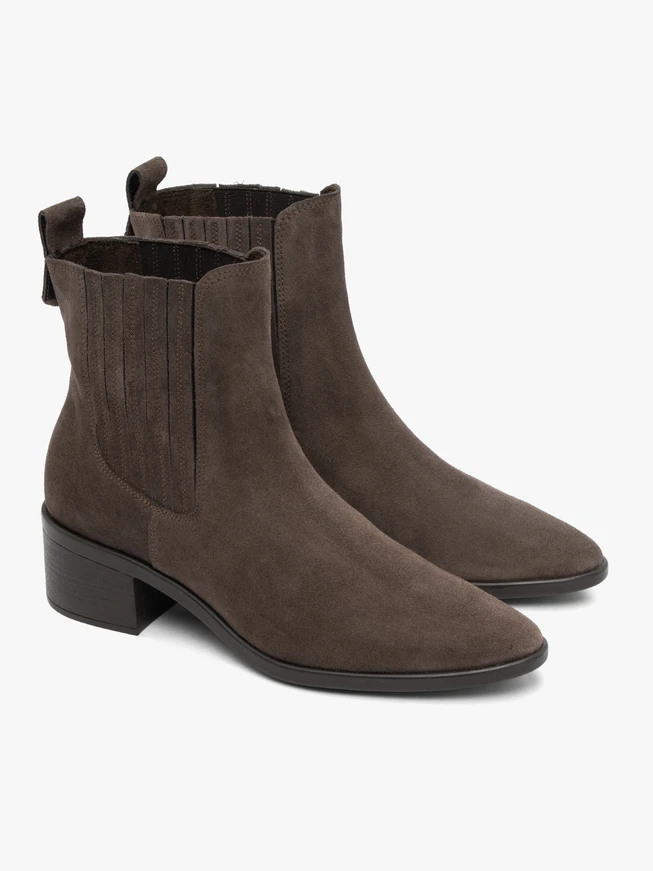 Braune Stiletto-Absätze aus Veloursleder