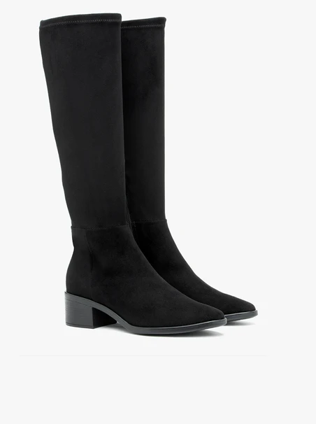 Schwarze isolierte Stiefel mit elastischem Schaft