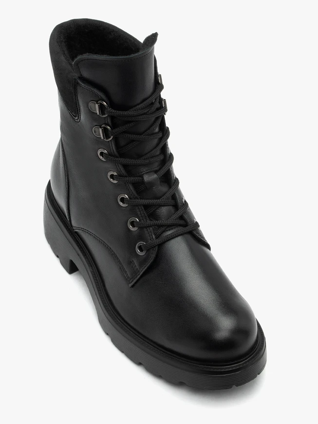 Schwarze Stiefel aus Leder und Nubuk