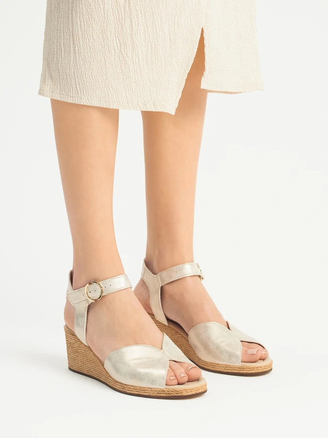 Platin-Sandalen mit Plateausohle