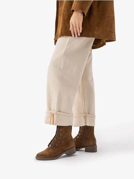 Braune Velourslederstiefel