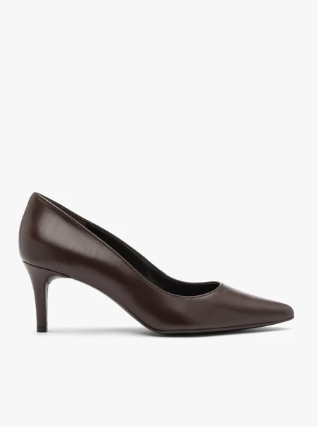 Pumps aus genarbtem Leder in Schokolade