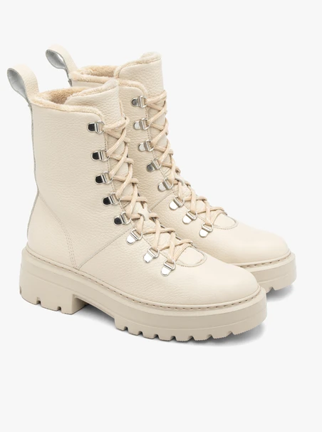 Beigefarbene Lederschneestiefel mit Schnürung