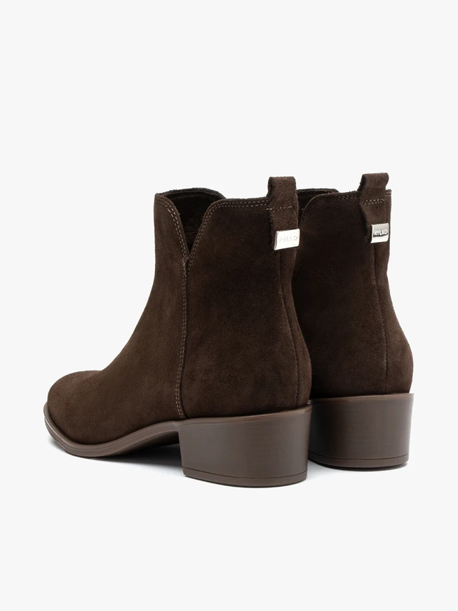 Isolierte Stiefel aus Schokolade