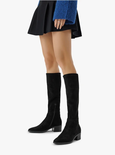 Schwarze isolierte Stiefel mit elastischem Schaft
