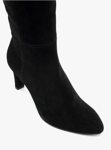 Schwarze Stiefel mit Stiletto-Absatz