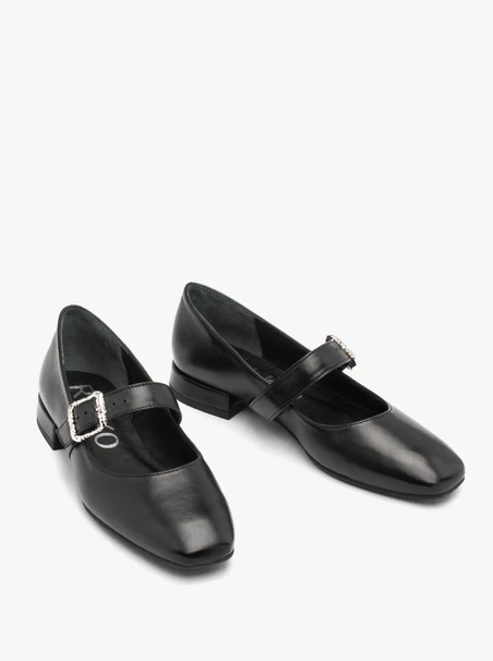 Schwarze Ballerinas mit Zierschnalle