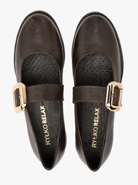 Braune Mary Jane Pumps mit Schnallenverzierung
