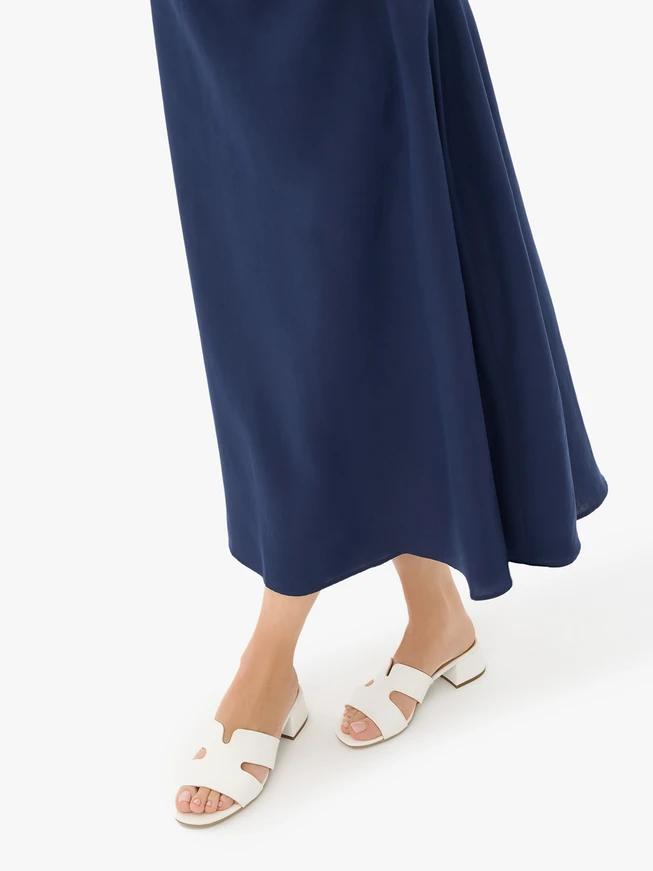 Weiße Damen-Flip-Flops mit kleinem Absatz