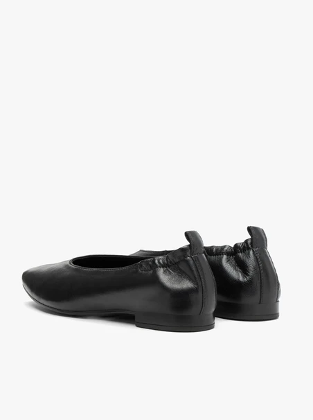 Schwarze Ballerinas mit quadratischer Zehe