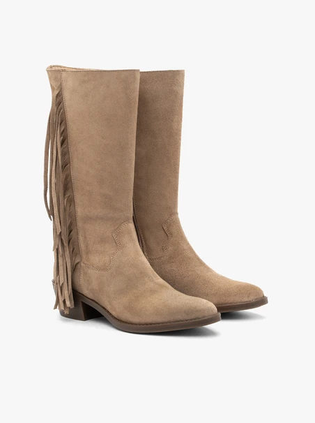 Sandfarbene Boho-Stiefel mit Quasten