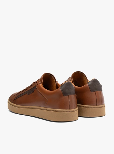 Braune sportliche Schnürhalbschuhe