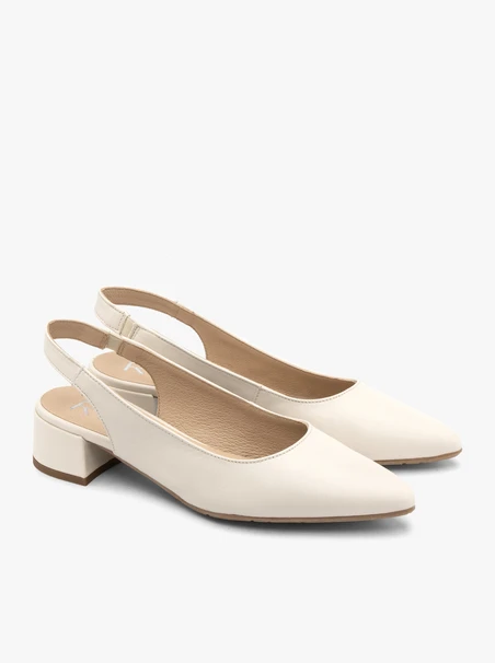 Cremefarbene Slingback-Pumps ohne Absatz