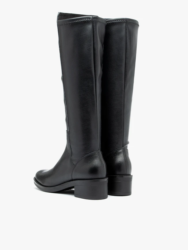 Schwarze, höher genarbte Lederstiefel